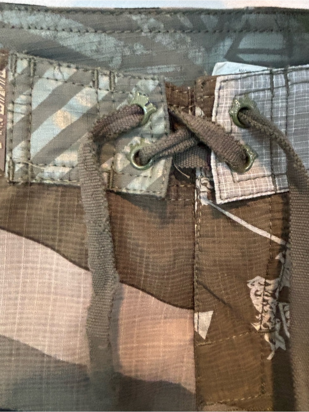 Quiksilver Olive, Beige & Black Striped Board Shorts 🇬🇧 - Picture 4 of 7